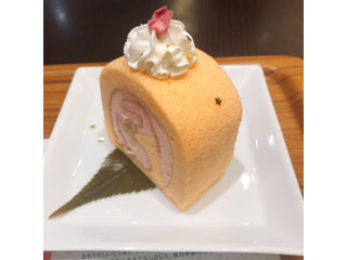 「nana’s green tea 桜と餅のロールケーキ」のクチコミ画像 by ユズハさん