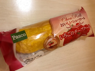 「Pasco おいしいシューロール いちごのチーズケーキ 袋1個」のクチコミ画像 by まおさんさん