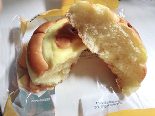 「ヤマザキ 十勝産チーズのチーズクリームパン 袋1個」のクチコミ画像 by はなっコさん
