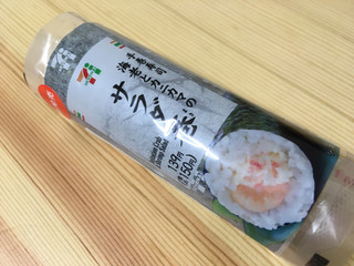 「セブン-イレブン 手巻寿司 海老とカニカマのサラダ巻」のクチコミ画像 by ごまちさん