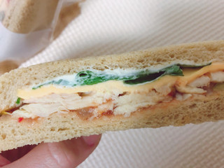 「ファミリーマート 全粒粉サラダチキンとチェダーチーズ」のクチコミ画像 by gggさん