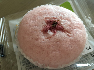「タカキベーカリー ITSUTSUBOSHI 桜蒸しぱん 袋1個」のクチコミ画像 by レビュアーさん