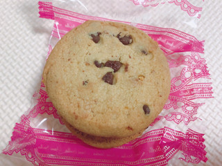 「森永製菓 ステラおばさんのクッキーサンドアイス チョコチップクッキー 箱1個」のクチコミ画像 by gggさん
