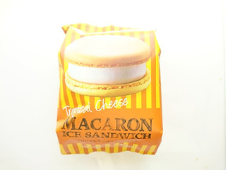 「セブンプレミアム トロピカルチーズ マカロンアイス 袋1個」のクチコミ画像 by いちごみるうさん