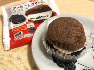 「ヤマザキ クッキー＆クリームサンドケーキ 袋1個」のクチコミ画像 by やにゃさん