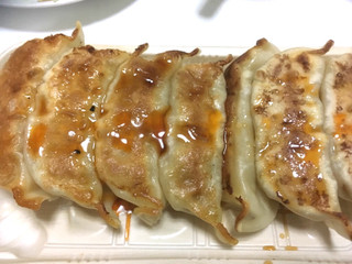 「セブン-イレブン もっちり自家製焼き餃子 8個」のクチコミ画像 by カルーアさん