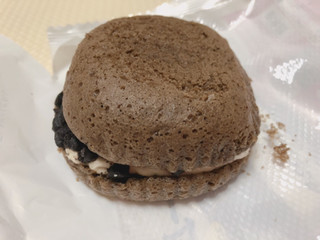 「ヤマザキ クッキー＆クリームサンドケーキ 袋1個」のクチコミ画像 by gggさん