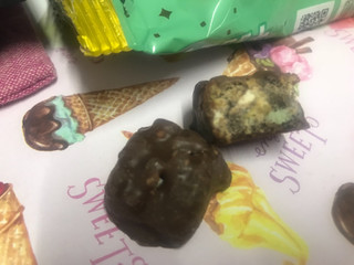 「有楽製菓 ブラックサンダー プリティスタイル チョコミント 袋54g」のクチコミ画像 by SweetSilさん