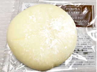 「ファミリーマート 白いチーズクリームパン」のクチコミ画像 by ktkcさん