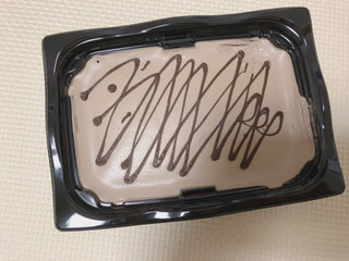 「モンテール 小さな洋菓子店 たっぷりクリームのショコラケーキ パック1個」のクチコミ画像 by gggさん