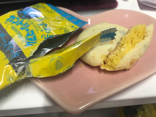 「不二家 夏のうすやきカントリーマアム レモンチーズケーキ 袋4枚」のクチコミ画像 by SweetSilさん