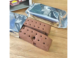 「トップバリュ ベストプライス ライトミール ブロック チョコ味 箱76g」のクチコミ画像 by もみぃさん