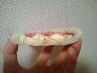 「ヤマザキ ランチパック ストロベリーチーズケーキ風味 袋2個」のクチコミ画像 by やっぺさん