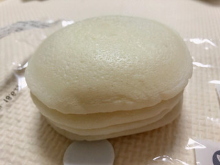 「ファミリーマート 白いパンケーキ いちご＆ミルク」のクチコミ画像 by gggさん