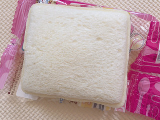 「ヤマザキ ランチパック ストロベリーチーズケーキ風味 袋2個」のクチコミ画像 by gggさん