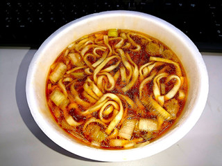 「日清食品 日清のどん兵衛 ラー油仕立ての鴨だしうどん カップ101g」のクチコミ画像 by Kutz-Changさん