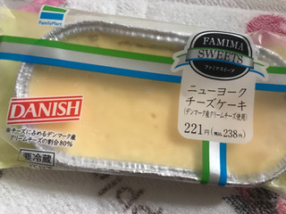 「ファミリーマート ニューヨークチーズケーキ デンマーク産クリームチーズ使用」のクチコミ画像 by SweetSilさん