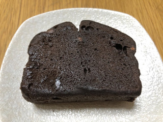 「ファミリーマート 厚切りチョコケーキ」のクチコミ画像 by ちいぼうさん