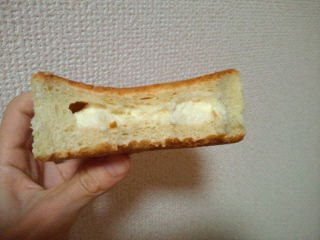 「セブン-イレブン ベイクドチーズクリームパン」のクチコミ画像 by やっぺさん
