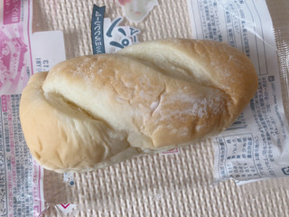 「ヤマザキ 塩キャラメルクリームコッペパン 袋1個」のクチコミ画像 by gggさん