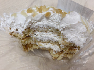 「ローソン ココナッツミルククリームのパンケーキ」のクチコミ画像 by gggさん