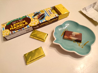 「明治 レモンマーブルチョコレート 箱10枚」のクチコミ画像 by MAA しばらく不在さん