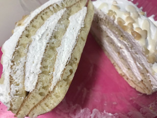 「ローソン ココナッツミルククリームのパンケーキ」のクチコミ画像 by SweetSilさん