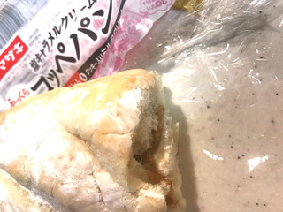 「ヤマザキ 塩キャラメルクリームコッペパン 袋1個」のクチコミ画像 by ほっつんさん