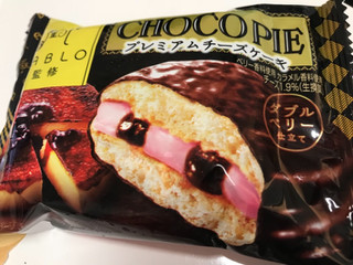 「ロッテ チョコパイ PABLO監修プレミアムチーズタルト ダブルベリー仕立て 袋1個」のクチコミ画像 by SweetSilさん