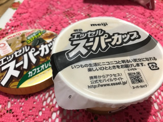 「明治 エッセル スーパーカップ カフェオレ＆クッキー カップ200ml」のクチコミ画像 by SweetSilさん