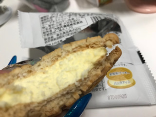 「FUTABA cookie parlour 全粒粉クッキーサンド 袋50ml」のクチコミ画像 by SweetSilさん