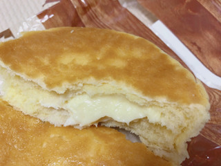 「セブン-イレブン ベイクドチーズクリームパン」のクチコミ画像 by gggさん