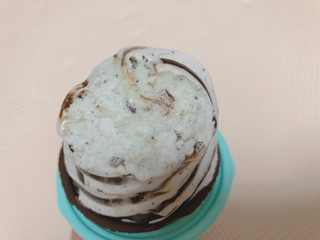 「ローソン Uchi Cafe’ SWEETS 初摘みペパーミント香るチョコミントワッフルコーン」のクチコミ画像 by gggさん