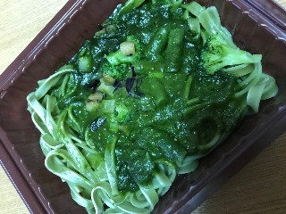 「ローソン セレクト 野菜を食べる生パスタほうれん草クリーム」のクチコミ画像 by あっちゅんちゃんさん