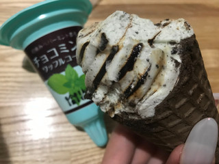 「ローソン Uchi Cafe’ SWEETS 初摘みペパーミント香るチョコミントワッフルコーン」のクチコミ画像 by SweetSilさん