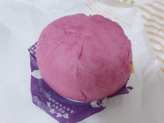 「ローソン 紫芋と安納芋の2色まん」のクチコミ画像 by gggさん