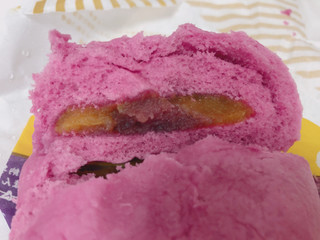 「ローソン 紫芋と安納芋の2色まん」のクチコミ画像 by gggさん