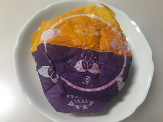 「ローソン 紫芋と安納芋の2色まん」のクチコミ画像 by SweetSilさん