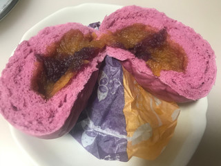 「ローソン 紫芋と安納芋の2色まん」のクチコミ画像 by SweetSilさん