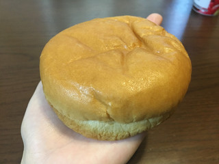 「ヤマザキ とろ～りとしたチーズのハンバーガー 袋1個」のクチコミ画像 by おむちゃんさん