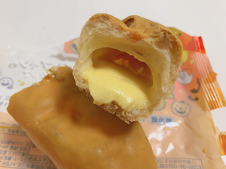 「モンテール 小さな洋菓子店 パンプキンのエクレア 袋1個」のクチコミ画像 by gggさん