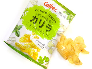 「カルビー POTATO CHIPS カリラ チーズ＆ハーブ味 袋60g」のクチコミ画像 by 梅メジロさん