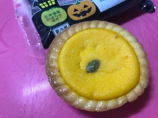 「ファミリーマート 北海道産かぼちゃのチーズタルト」のクチコミ画像 by SweetSilさん