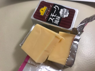 「トップバリュ ベストプライス ベビーチーズ スモーク風味 袋4個」のクチコミ画像 by SweetSilさん