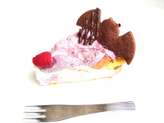 「カフェコムサ ハロウィンゴーストタウン さつまいもと紫芋クリームのケーキ」のクチコミ画像 by いちごみるうさん