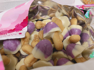「明治 きのこの山 紫いも味 箱66g」のクチコミ画像 by gggさん