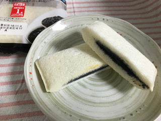 「ヤマザキ ランチパック 黒ごまクリーム 袋2個」のクチコミ画像 by レビュアーさん