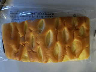 「ファミリーマート チーズクリームパン」のクチコミ画像 by リぃさんさん