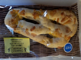 「ファミリーマート 2種のチーズとドライソーセージのフランスパン」のクチコミ画像 by リぃさんさん