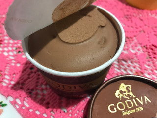 「ゴディバ カップアイス ミルク チョコレートチップ カップ125ml」のクチコミ画像 by SweetSilさん